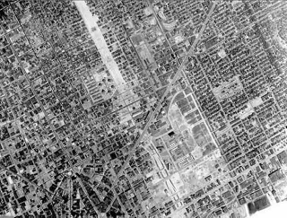 Illustration for article titled 7 Photos Showing How Detroit Hollowed Out During the Highway Age
